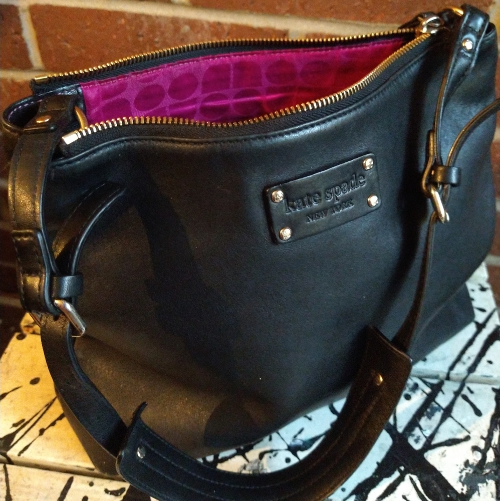 Kate spade shoulder bag w/ fuschia lining